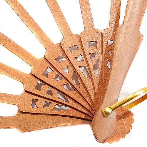Fächergestell Modell 2 Birne ~ spanischer Fächer in der Klöppelwerkstatt, Holzart Birne, schöne Verziehrung im Fächerblatt, klöppeln, Abanico, Detailaufnahme