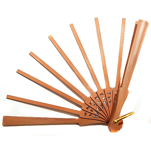 Fächergestell Modell 2 Birne ~ spanischer Fächer in der Klöppelwerkstatt, Holzart Birne, schöne Verziehrung im Fächerblatt, klöppeln, Abanico