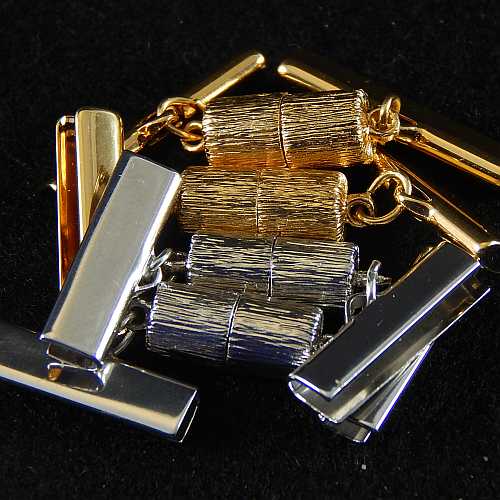 Magnetverschluss mit Klemme 14638 zum festklemmen der Spitze. Nur in der Klöppelwerkstatt erhältlich, rhodiniert, vergoldet, 25 mm, 20mm