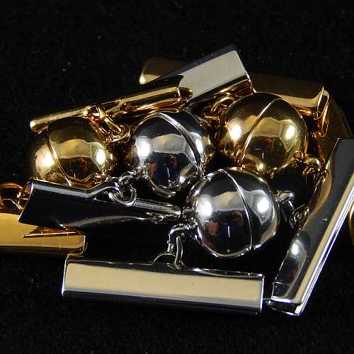 Magnetverschluss mit Klemme 14757 zum festklemmen der Spitze. Nur in der Klöppelwerkstatt erhältlich, rhodiniert und vergoldet, 20mm, 25 mm