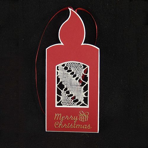 Deko-Passepartout Kerze in rot Rückseite offen mit Spitze in rot Rückseite offen, in der Klöppelwerkstatt, klppeln, sticken, Nadelspitze, Weihnachten