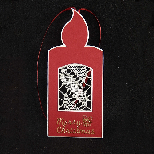 Deko-Passepartout Kerze in rot Rückseite offen mit Spitze in rot Rückseite offen, in der Klöppelwerkstatt, klppeln, sticken, Nadelspitze, Weihnachten