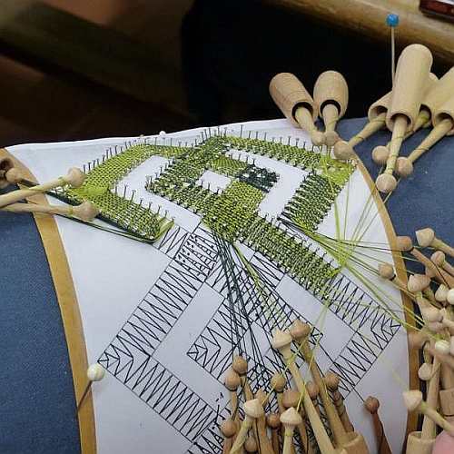 Eckgestaltung ~ Volkskunstschule d. ERZ ~ Klöppelwerkstatt, es gibt verschiedene Möglichkeiten eine Ecke zu gestalten, Technisches Handbuch klöppeln