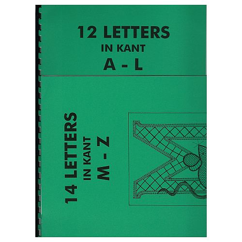 Letters in Kant ~ Martine Bruggeman - Klöppelwerkstatt, Geklöppelte Buchstaben mit tierischen Verzierungen. 2 Mappen, A-L und M-Z, klöppeln