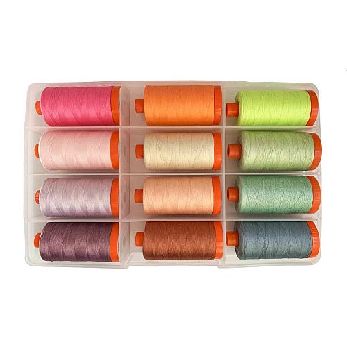 Neons und Neutrals by Tula Pink - Klöppelwerkstatt, Das Set enthält zwölf 30g Spulen Aurifil, in der Stärke 50wt, Limitierte Edition, klöppeln, quilten, Patchwork, Nähen, Nadelspitze