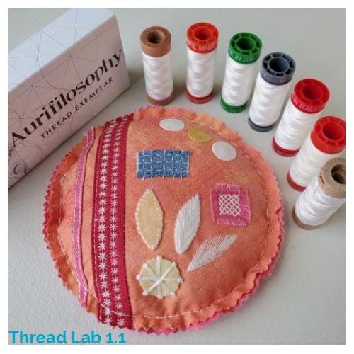 Aurifil Thread Labs - 1.1 - in der Klöppelwerkstatt erhältlich, zum 40 jährigen Jubiläum, eine sechsteilige Serie, die die Geschichte von Aurifil erzählt, ein MUSS für jeden Aurifil Liebhaber und alle, die eine Menge über die Wahl des richtigen Garns für ihr Projekt lernen wollen! Aurifil Garn Set, klöppeln, Quilten, Patchwork