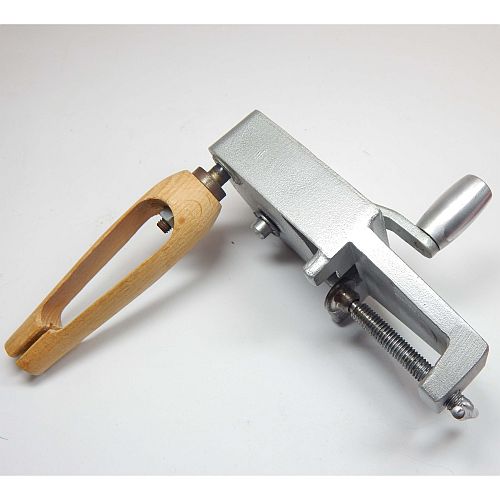 Wickelmaschine Handbetrieb - Second Hand - Klöppelwerkstatt,die Wickelmaschine wird am Tisch festgeschraubt. Für Hüsenklöppel und Flachkissenklöppel geeignet, klöppeln, zubehör