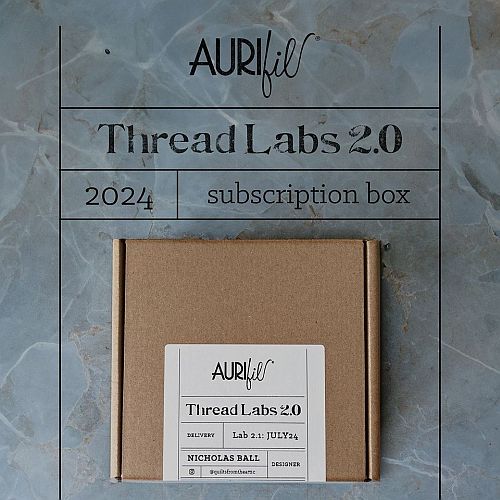 Aurifil Thread Lab 2.0 - in der Klöppelwerkstatt erhältlich, eine sechsteilige Serie, eine Fortsetzung zum Thread Lab 1.0 von 2023, ein MUSS für jeden Aurifil Liebhaber und alle, die eine Menge über die Wahl des richtigen Garns für ihr Projekt lernen wollen! Aurifil Garn Set, klöppeln, Quilten, Patchwork