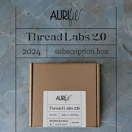 Aurifil Thread Lab 2.0 - in der Klöppelwerkstatt erhältlich, eine sechsteilige Serie, eine Fortsetzung zum Thread Lab 1.0 von 2023, ein MUSS für jeden Aurifil Liebhaber und alle, die eine Menge über die Wahl des richtigen Garns für ihr Projekt lernen wollen! Aurifil Garn Set, klöppeln, Quilten, Patchwork