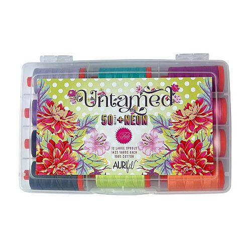 Untamed Neons by Tula Pink by Aurifil - Klöppelwerkstatt, Das Set enthält zwölf 30g Spulen Aurifil, in der Stärke 50wt, Limitierte Edition, klöppeln, quilten, Patchwork, Nähen, Nadelspitze