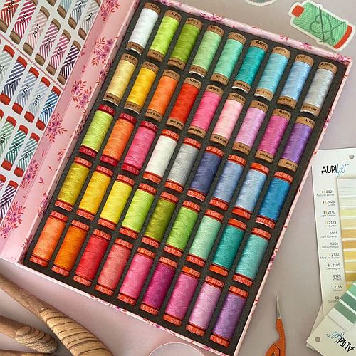 Full Moon Forest II by Tula Pink - Klöppelwerkstatt, 45 kleine Spulen Aurifil in drei Stärken 80wt, 50wt, 12wt, klöppeln, quilten, Patchwork, sticken