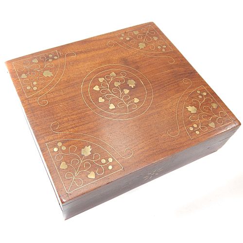 Holzkästchen mit Zubehör - Second Hand - Klöppelwerkstatt, sehr schöne Schachtel aus Holz, zum Aufbewahren von allerlei Zubehör, mit Inhalt, klöppeln, Decoration,