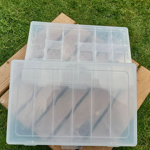 Tasche mit 6 Kunsstoffboxen SH - Klöppelwerkstatt, Tasche mit 6 Boxen, 4 kleine Taschen an den schmalen Seiten, eine große Tasche hinten, Zubehör, Klöppeln, Sticken, Patchwork Basteln