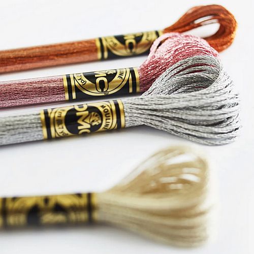 DMC Mouliné Light Effects - 6-fädiges Metallic-Stickgarn - Klöppelwerkstatt, Das Stickgarn findet dort Anwendung, wo es einen metallisch schimmernden Effect benötigt, klöppeln, sticken, kreuzstich