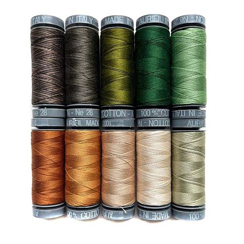 The Goodall Challenge - 2027 Cherrywood Challenge - Klöppelwerkstatt, 10 kleine Spulen 28wt von Cherrywood Hand Dyed Fabrics zusammengestellten Farben, klöppeln, Quilten, Patchwork, Garnset von Aurifil